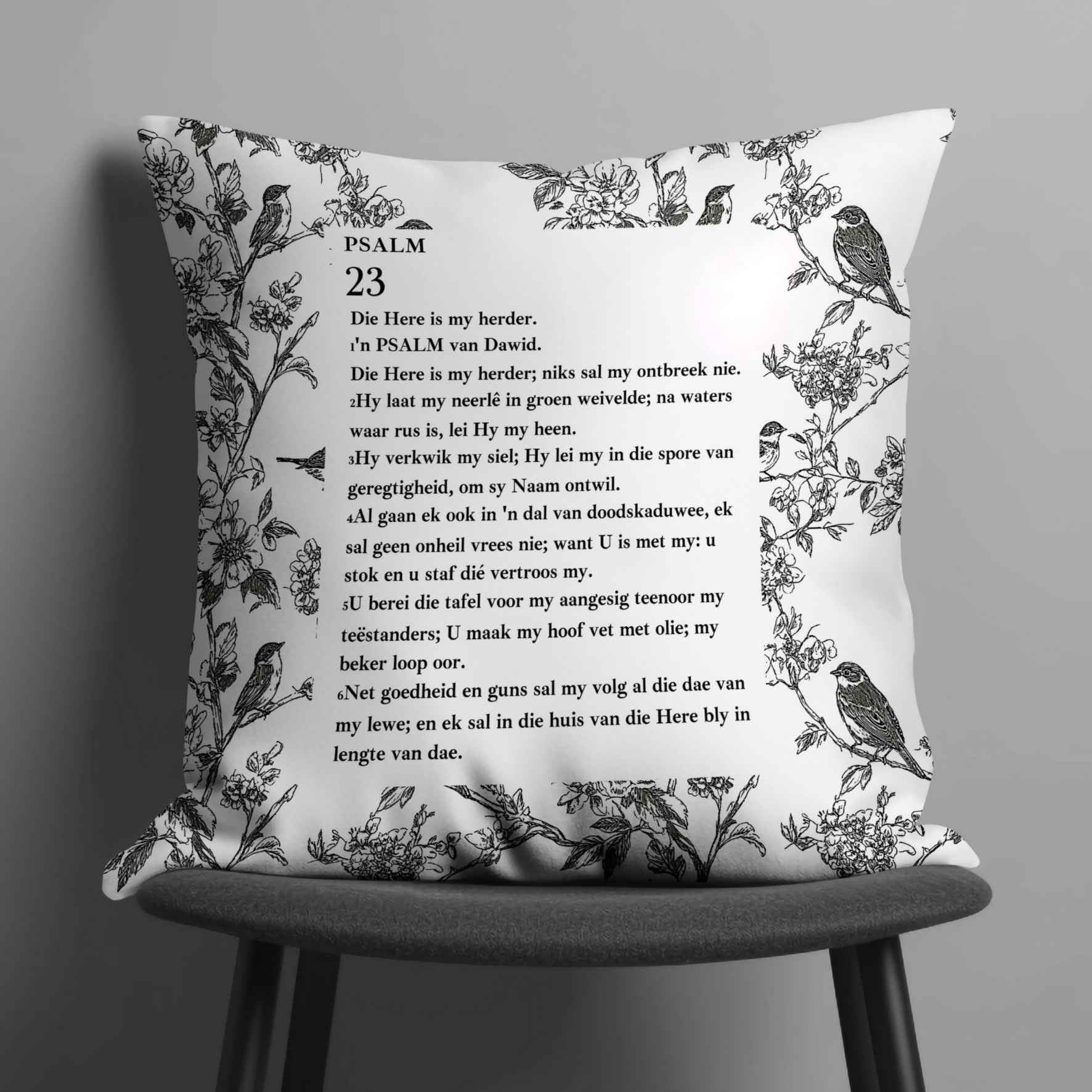 Afrikaanse Psalm 23 katoen scatter cushion cover met swart voël- en blomontwerp, Christelike dekor vir Suid-Afrikaanse huise.